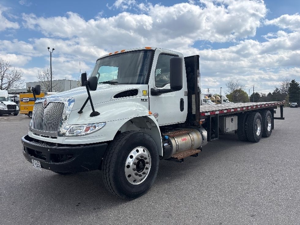 Flatbed Truck-Light and Medium Duty Trucks-International-2020-MV607-Mississauga-ON-111,723\n\t\tkm-$ 93,000 - Image 3