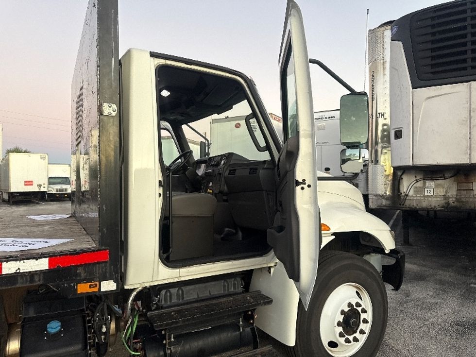 Flatbed Truck-Light and Medium Duty Trucks-International-2020-MV607-Orlando-FL-89,486\n\t\tmiles-$ 54,750 - Image 20