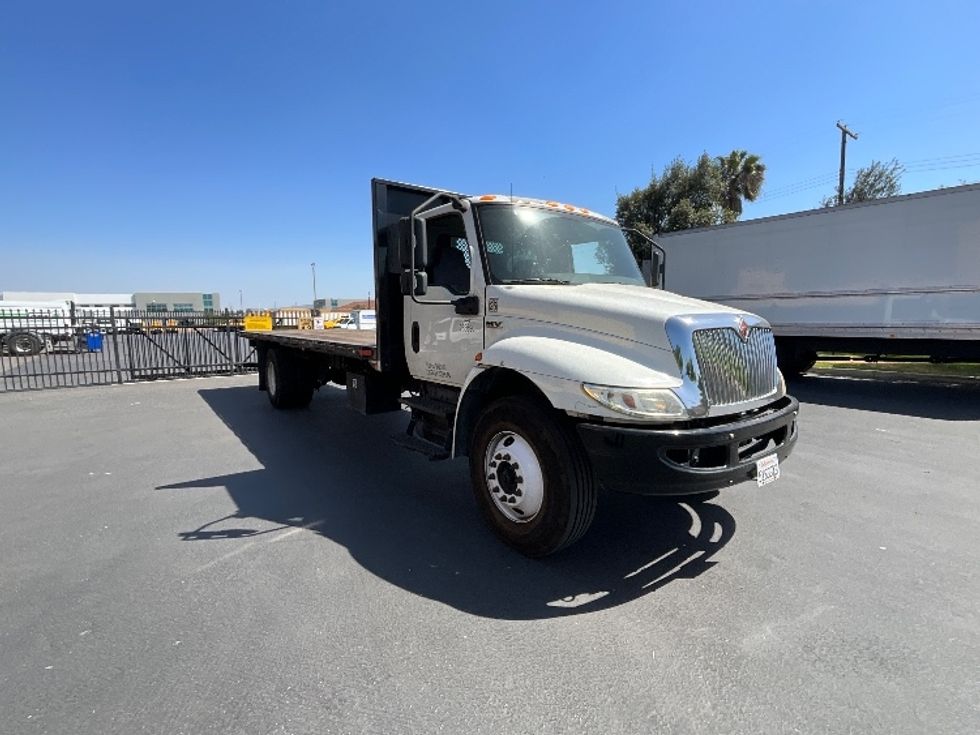 Flatbed Truck-Light and Medium Duty Trucks-International-2020-MV607-Torrance-CA-126,502\n\t\tmiles-$ 49,500 - Image 1