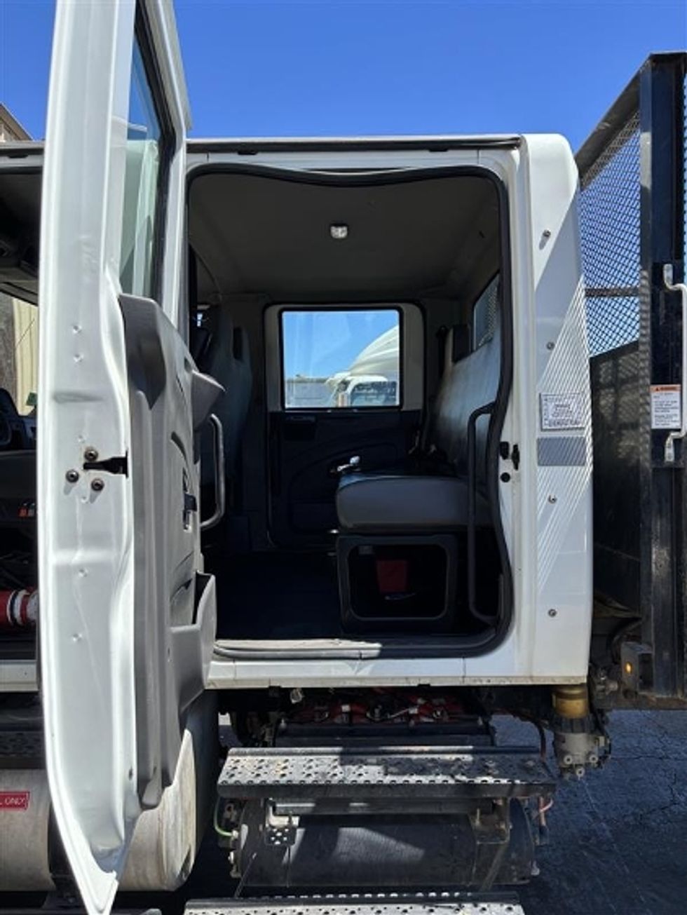 Flatbed Truck-Light and Medium Duty Trucks-International-2020-MV607-West Sacramento-CA-153,340\n\t\tmiles-$ 55,500 - Image 24