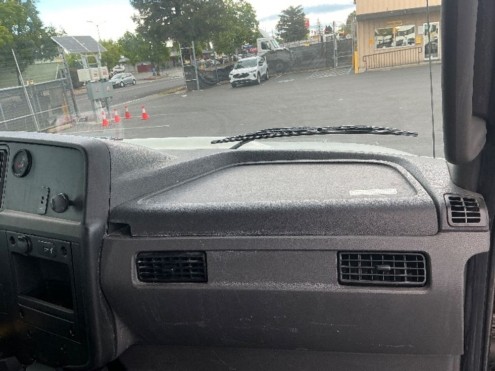 Flatbed Truck-Light and Medium Duty Trucks-International-2020-MV607-West Sacramento-CA-257,760\n\t\tmiles-$ 36,500 - Image 19