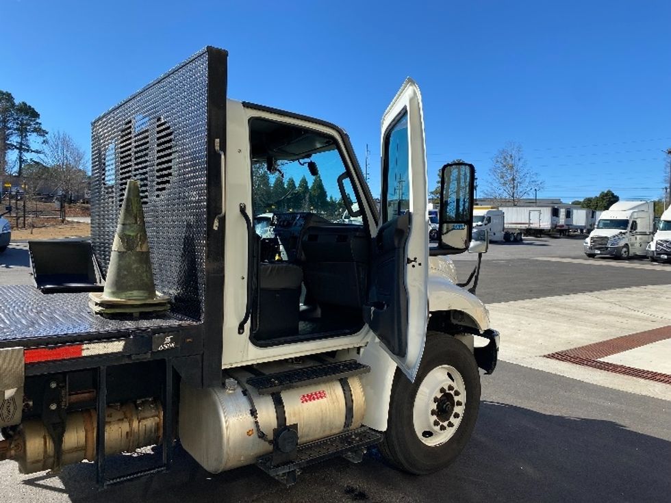 Flatbed Truck-Light and Medium Duty Trucks-International-2021-MV607-Newnan-GA-352,789\n\t\tmiles-$ 24,250 - Image 13