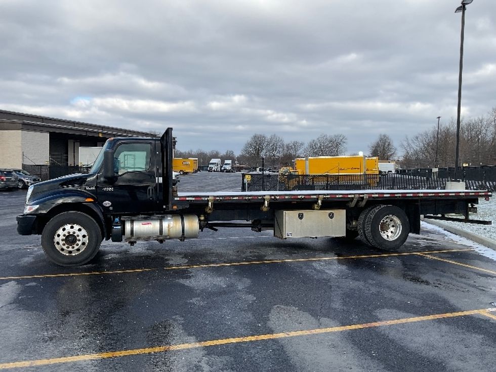 Flatbed Truck-Light and Medium Duty Trucks-International-2022-MV607-Akron-OH-182,695\n\t\tmiles-$ 51,250 - Image 3