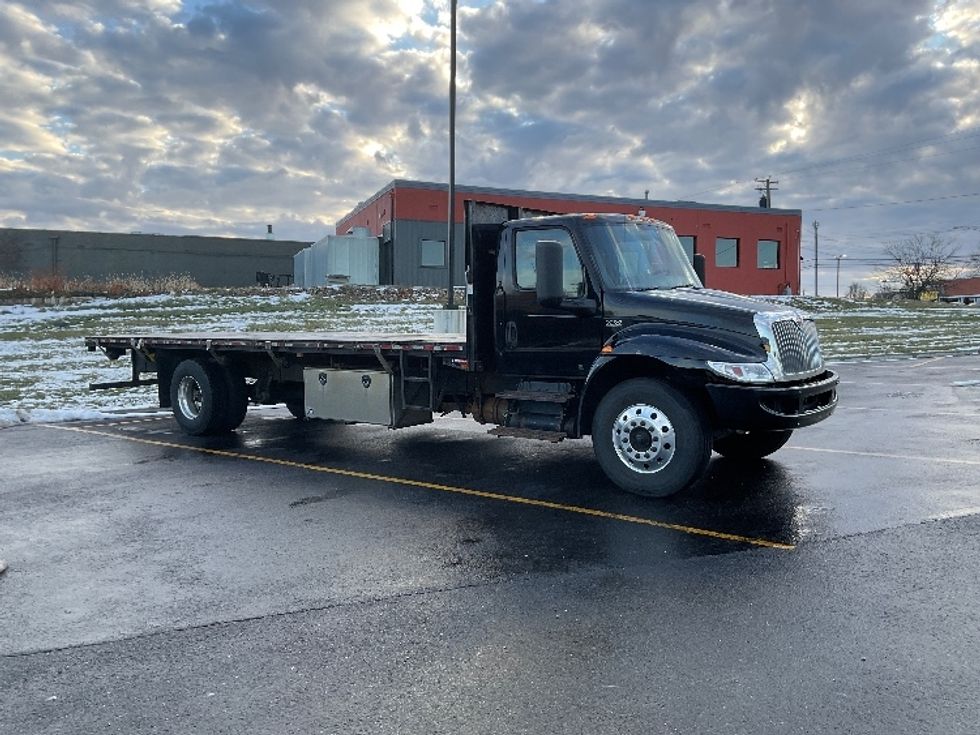 Flatbed Truck-Light and Medium Duty Trucks-International-2022-MV607-Akron-OH-323,056\n\t\tmiles-$ 27,000 - Image 1