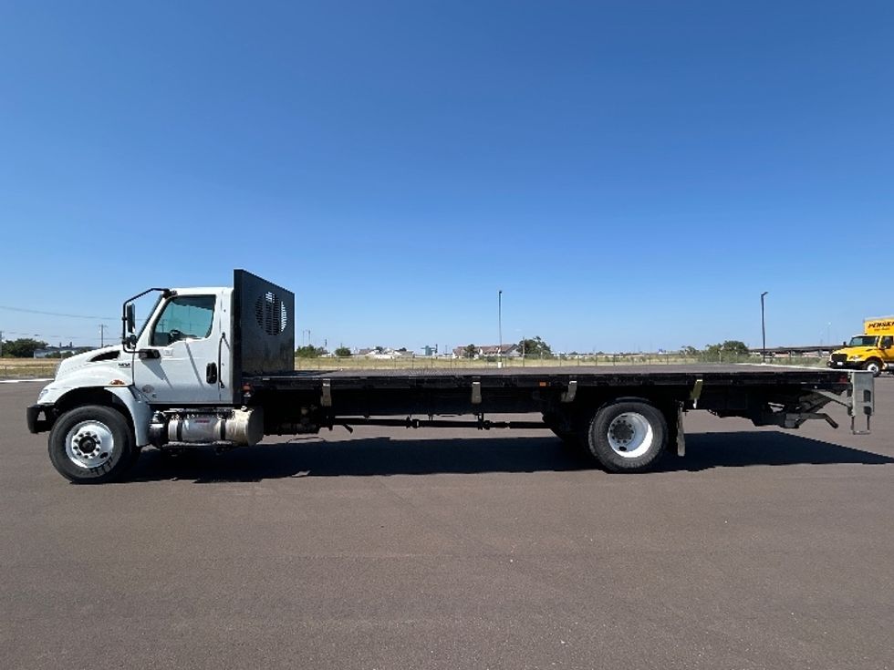 Flatbed Truck-Light and Medium Duty Trucks-International-2022-MV607-Wichita-KS-195,387\n\t\tmiles-$ 58,250 - Image 4