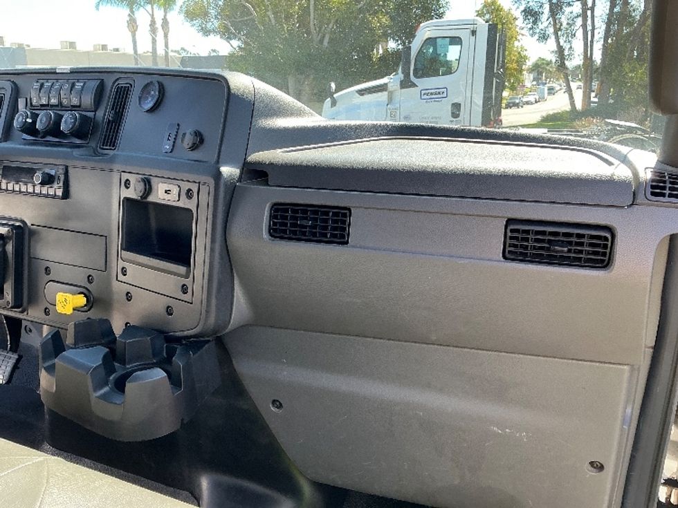 Flatbed Truck-Light and Medium Duty Trucks-International-2023-MV607-Torrance-CA-191,380\n\t\tmiles-$ 63,750 - Image 20