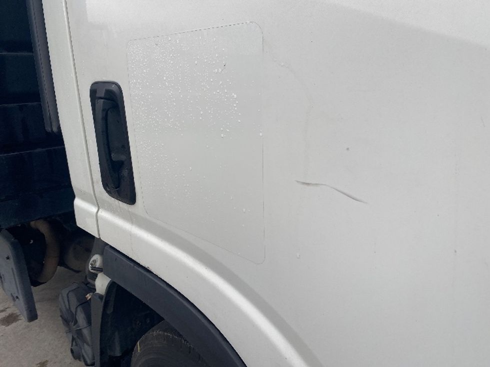 Flatbed Truck-Light and Medium Duty Trucks-Isuzu-2016-NPR-Fontana-CA-124,694\n\t\tmiles-$ 22,250 - Image 27