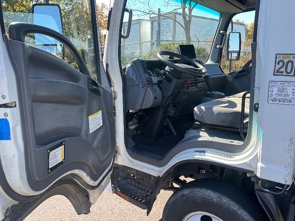 Flatbed Truck-Light and Medium Duty Trucks-Isuzu-2016-NPR-Hayward-CA-149,623\n\t\tmiles-$ 32,500 - Image 16