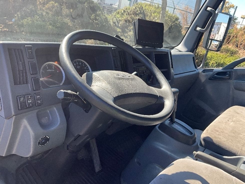 Flatbed Truck-Light and Medium Duty Trucks-Isuzu-2016-NPR-Hayward-CA-149,623\n\t\tmiles-$ 32,500 - Image 17
