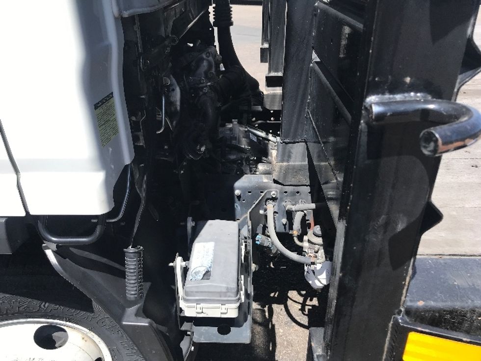 Flatbed Truck-Light and Medium Duty Trucks-Isuzu-2016-NPR-National City-CA-75,370\n\t\tmiles-$ 32,500 - Image 24