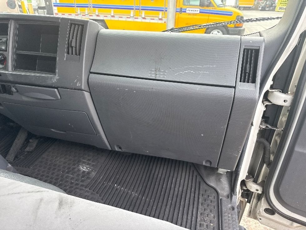 Flatbed Truck-Light and Medium Duty Trucks-Isuzu-2016-NPR-San Marcos-CA-133,405\n\t\tmiles-$ 28,750 - Image 21