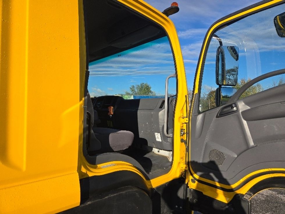 Flatbed Truck-Light and Medium Duty Trucks-Isuzu-2018-FTR-Clearfield-PA-61,185\n\t\tmiles-$ 47,500 - Image 16