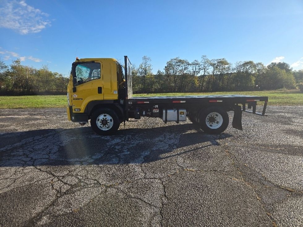 Flatbed Truck-Light and Medium Duty Trucks-Isuzu-2018-FTR-Clearfield-PA-61,185\n\t\tmiles-$ 47,500 - Image 4