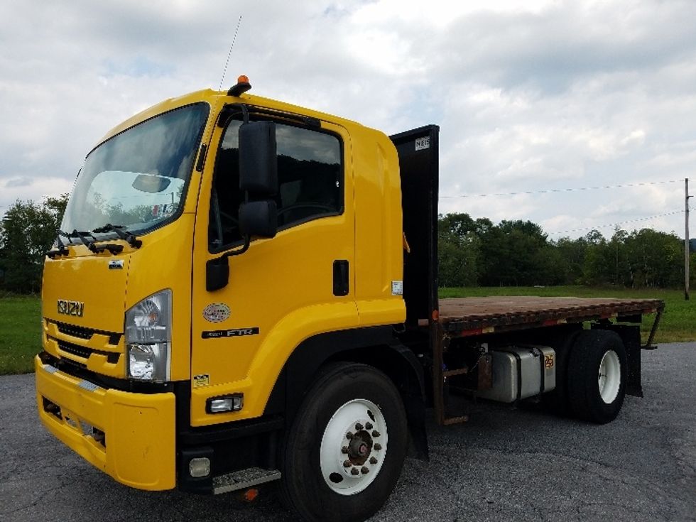 2018 Isuzu FTR Flatbed Truck