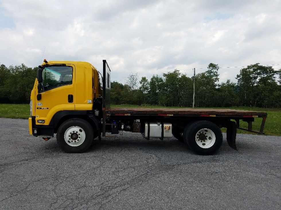 2018 Isuzu FTR Flatbed Truck