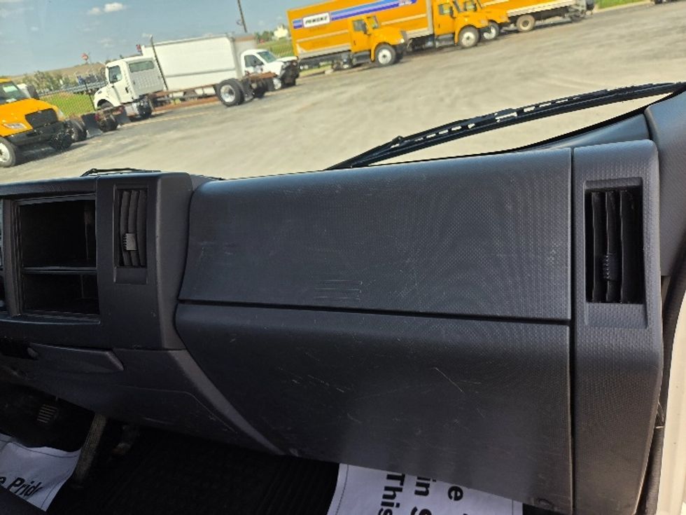 Flatbed Truck-Light and Medium Duty Trucks-Isuzu-2018-NPR-Kansas City-MO-133,879\n\t\tmiles-$ 35,750 - Image 20