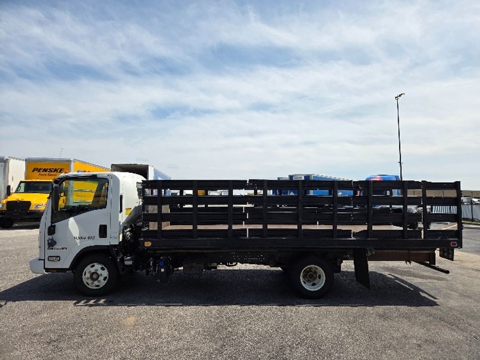 Flatbed Truck-Light and Medium Duty Trucks-Isuzu-2018-NPR-Kansas City-MO-133,879\n\t\tmiles-$ 35,750 - Image 4