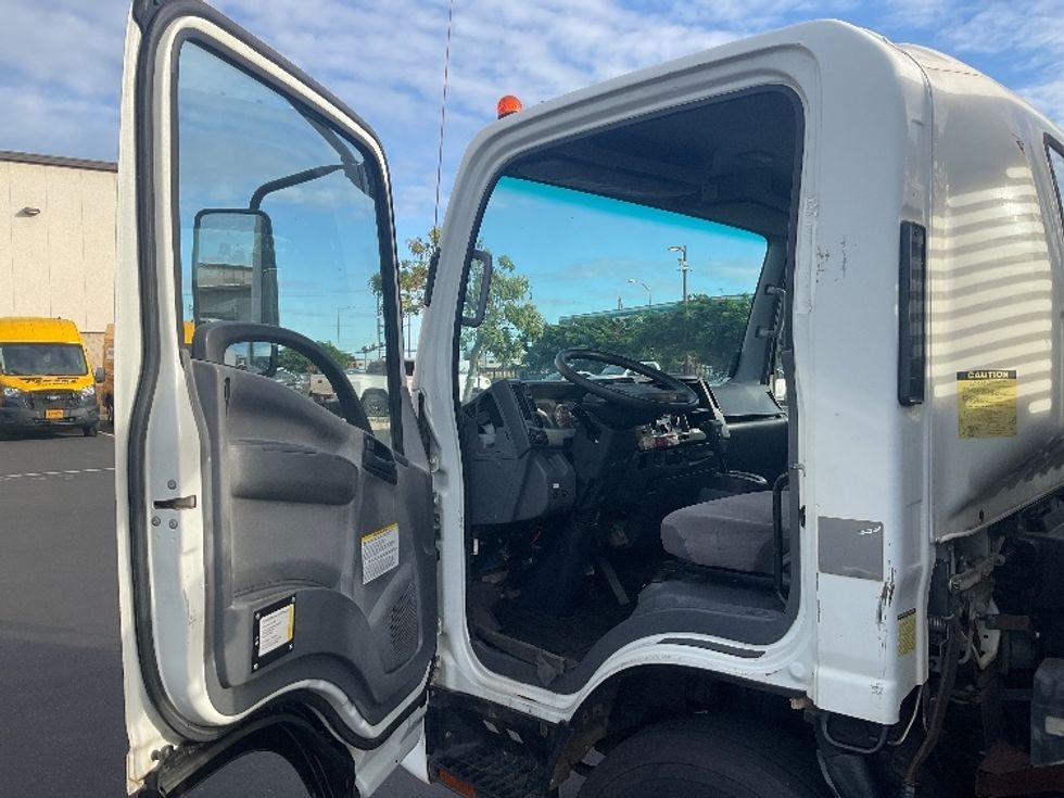Flatbed Truck-Light and Medium Duty Trucks-Isuzu-2018-NQR-Torrance-CA-115,600\n\t\tmiles-$ 39,500 - Image 16
