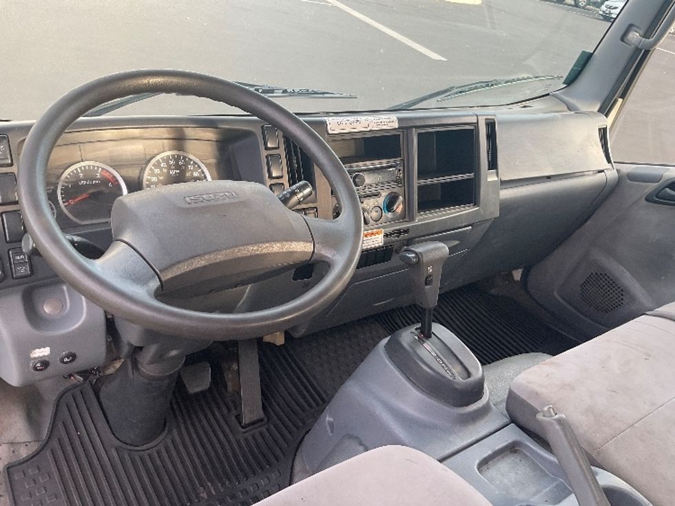 Flatbed Truck-Light and Medium Duty Trucks-Isuzu-2018-NQR-Torrance-CA-115,600\n\t\tmiles-$ 39,500 - Image 18