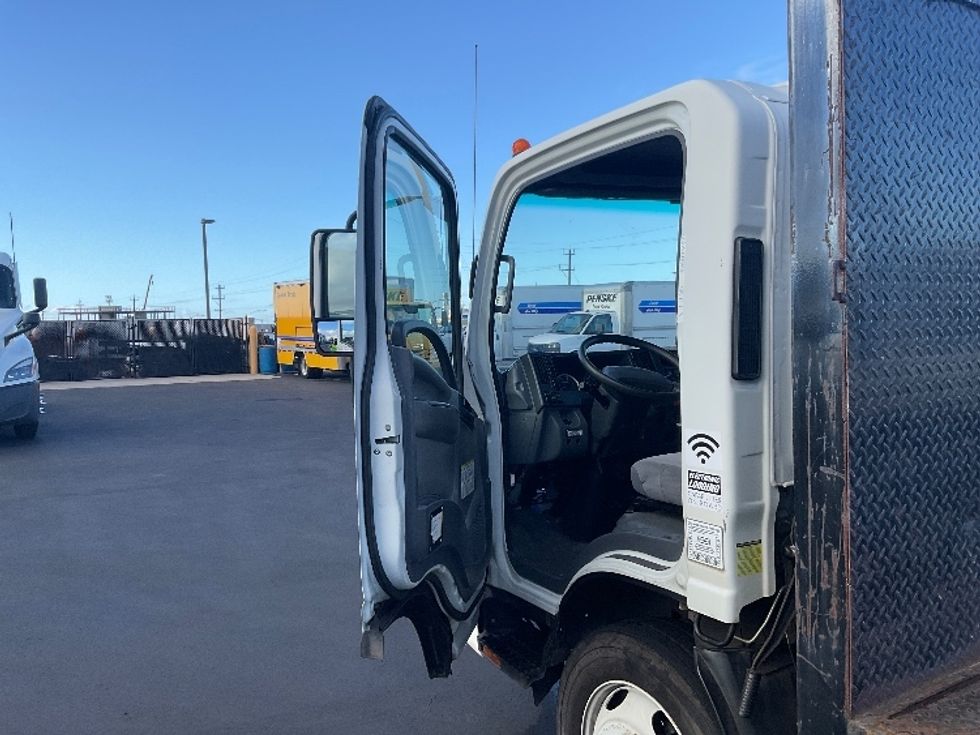 Flatbed Truck-Light and Medium Duty Trucks-Isuzu-2018-NQR-Torrance-CA-66,350\n\t\tmiles-$ 44,750 - Image 16