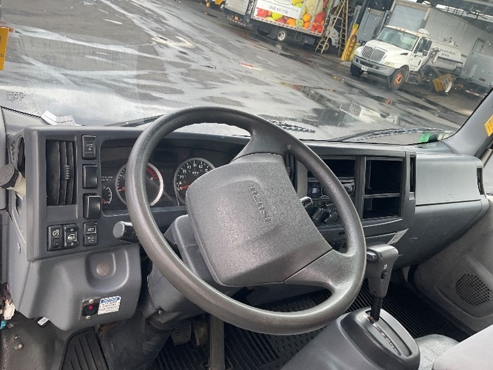 Flatbed Truck-Light and Medium Duty Trucks-Isuzu-2018-NQR-Torrance-CA-68,731\n\t\tmiles-$ 44,750 - Image 17