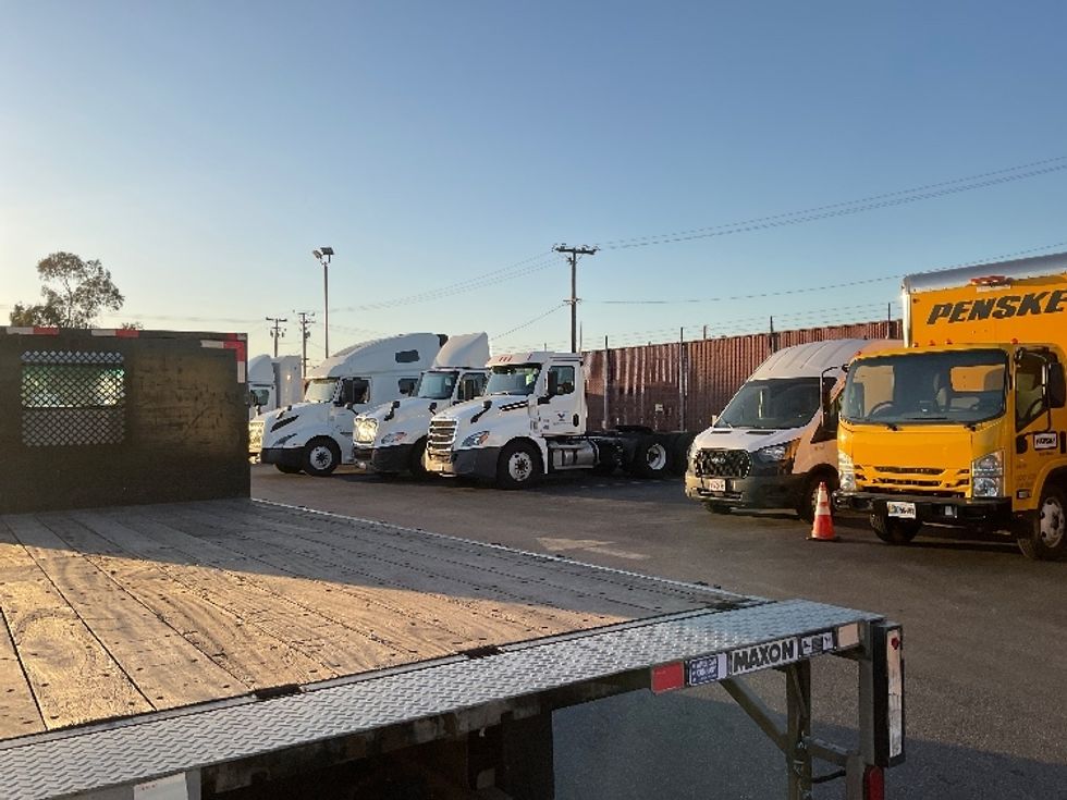 Flatbed Truck-Light and Medium Duty Trucks-Isuzu-2019-NPR-Torrance-CA-101,806\n\t\tmiles-$ 42,500 - Image 12