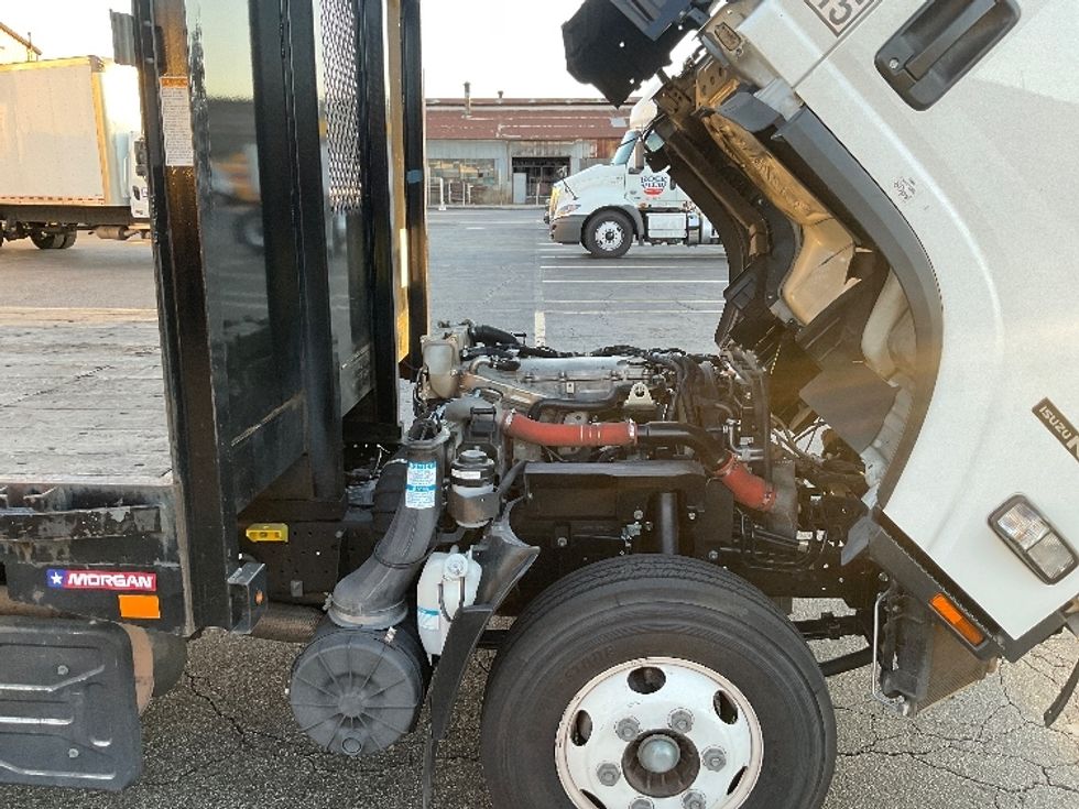 Flatbed Truck-Light and Medium Duty Trucks-Isuzu-2019-NPR-Torrance-CA-101,806\n\t\tmiles-$ 42,500 - Image 23