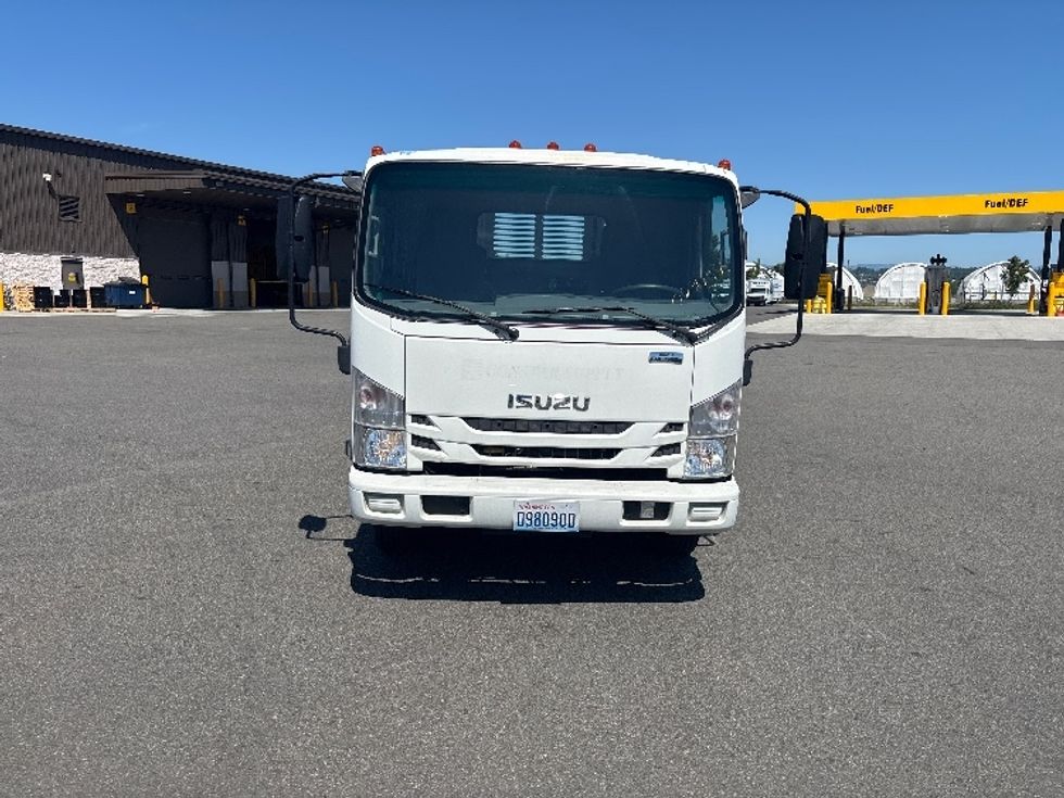 2019 Isuzu NPR photo 2