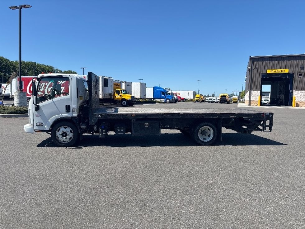 2019 Isuzu NPR photo 4