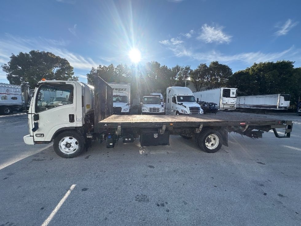 Flatbed Truck-Light and Medium Duty Trucks-Isuzu-2019-NQR-Medley-FL-152,913\n\t\tmiles-$ 37,250 - Image 4