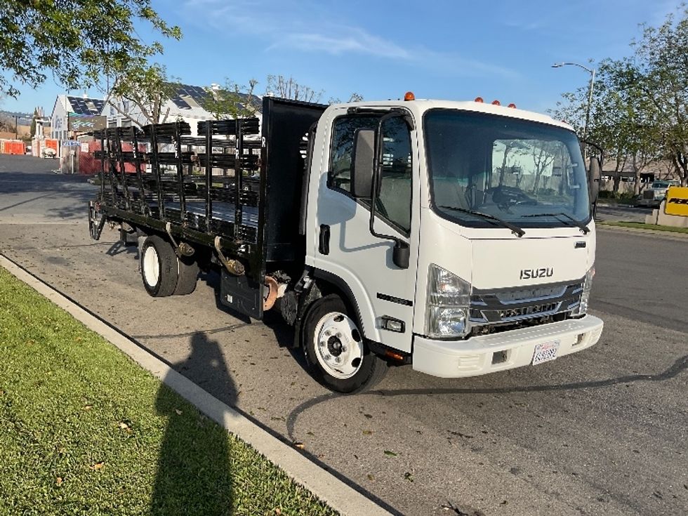 Flatbed Truck-Light and Medium Duty Trucks-Isuzu-2019-NQR-West Sacramento-CA-74,569\n\t\tmiles-$ 46,750 - Image 1