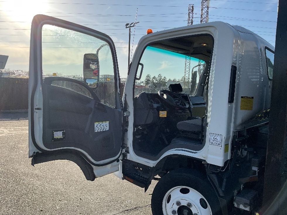Flatbed Truck-Light and Medium Duty Trucks-Isuzu-2019-NQR-West Sacramento-CA-74,569\n\t\tmiles-$ 46,750 - Image 15