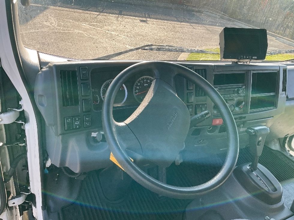 Flatbed Truck-Light and Medium Duty Trucks-Isuzu-2019-NQR-West Sacramento-CA-74,569\n\t\tmiles-$ 46,750 - Image 16