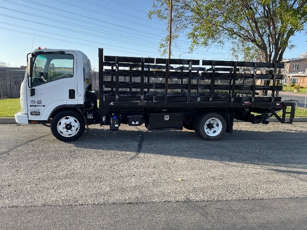 Flatbed Truck-Light and Medium Duty Trucks-Isuzu-2019-NQR-West Sacramento-CA-74,569\n\t\tmiles-$ 46,750 - Image 4