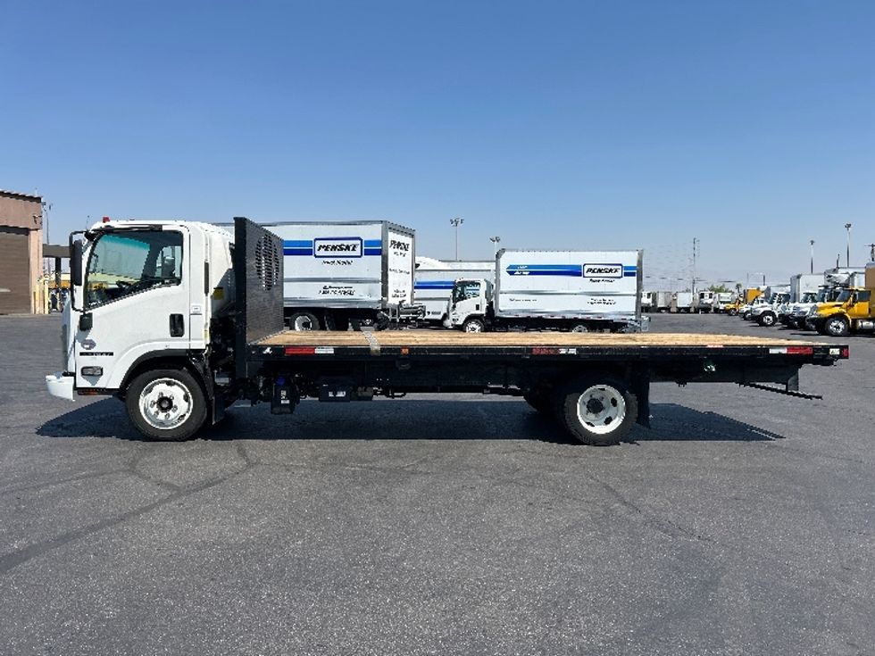 Flatbed Truck-Light and Medium Duty Trucks-Isuzu-2019-NRR-Las Vegas-NV-77,556\n\t\tmiles-$ 46,000 - Image 4