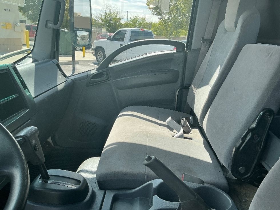 Flatbed Truck-Light and Medium Duty Trucks-Isuzu-2019-NRR-Ogden-UT-113,148\n\t\tmiles-$ 43,750 - Image 16