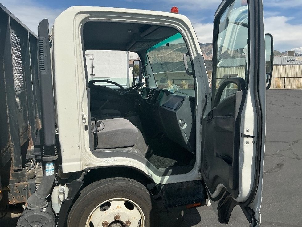 Flatbed Truck-Light and Medium Duty Trucks-Isuzu-2019-NRR-Ogden-UT-113,148\n\t\tmiles-$ 43,750 - Image 17