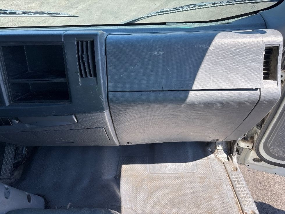 Flatbed Truck-Light and Medium Duty Trucks-Isuzu-2019-NRR-Stockton-CA-138,024\n\t\tmiles-$ 40,000 - Image 17