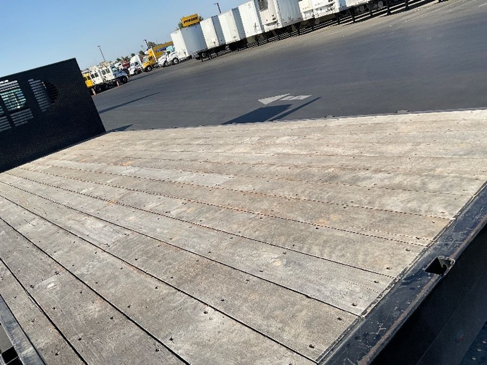 Flatbed Truck-Light and Medium Duty Trucks-Isuzu-2019-NRR-West Sacramento-CA-188,402\n\t\tmiles-$ 33,000 - Image 11