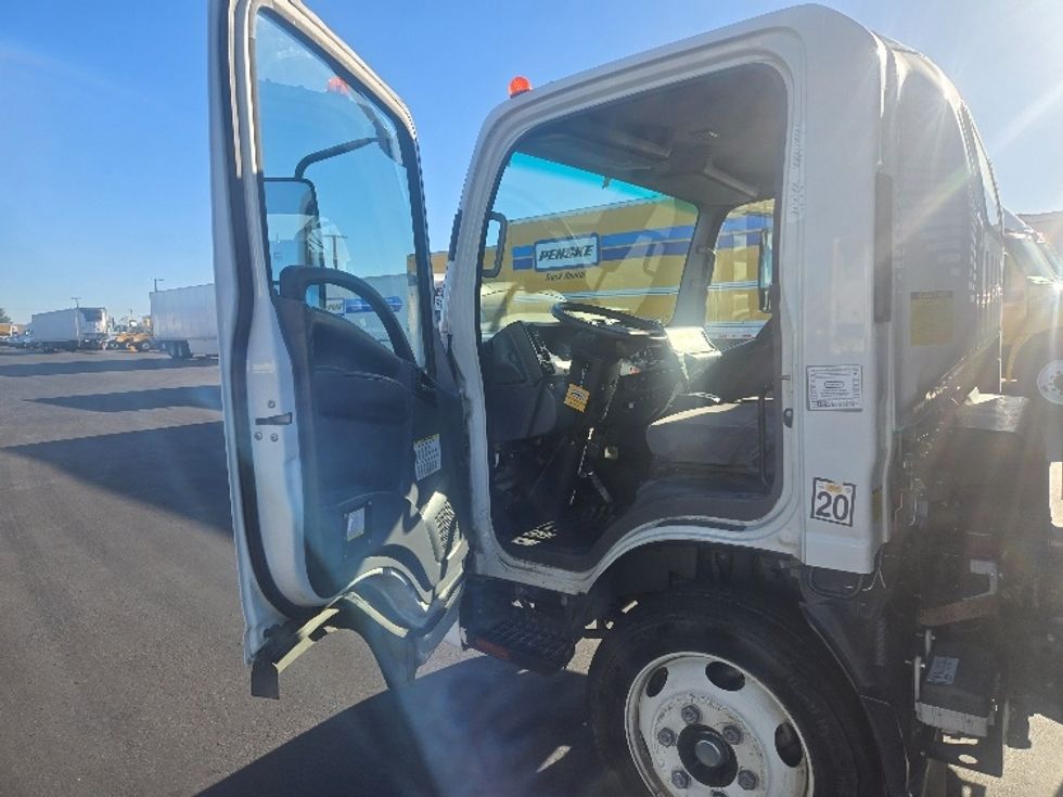 Flatbed Truck-Light and Medium Duty Trucks-Isuzu-2019-NRR-West Sacramento-CA-188,402\n\t\tmiles-$ 33,000 - Image 15