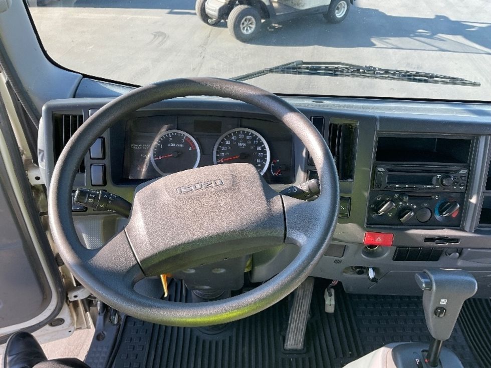 Flatbed Truck-Light and Medium Duty Trucks-Isuzu-2019-NRR-West Sacramento-CA-188,402\n\t\tmiles-$ 33,000 - Image 17