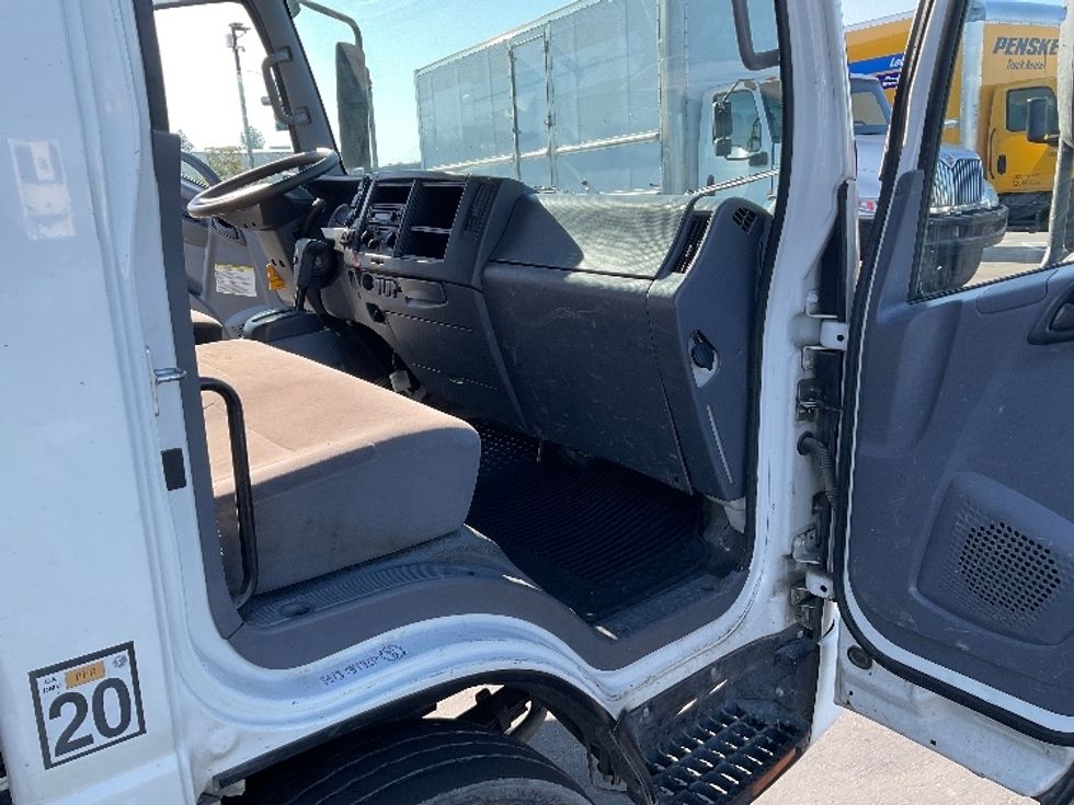 Flatbed Truck-Light and Medium Duty Trucks-Isuzu-2019-NRR-West Sacramento-CA-188,402\n\t\tmiles-$ 33,000 - Image 19