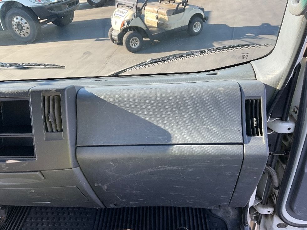 Flatbed Truck-Light and Medium Duty Trucks-Isuzu-2019-NRR-West Sacramento-CA-188,402\n\t\tmiles-$ 33,000 - Image 20