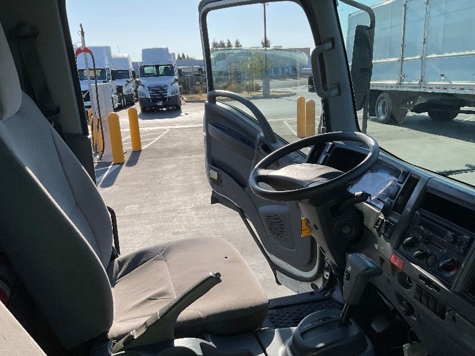 Flatbed Truck-Light and Medium Duty Trucks-Isuzu-2019-NRR-West Sacramento-CA-188,402\n\t\tmiles-$ 33,000 - Image 21