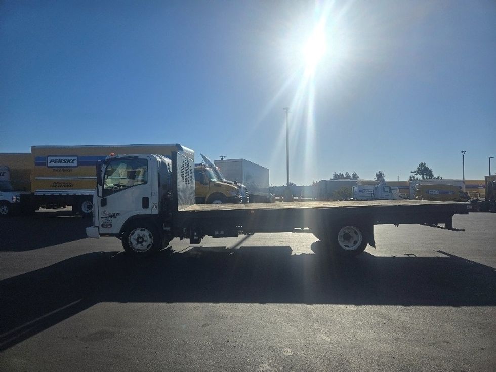 Flatbed Truck-Light and Medium Duty Trucks-Isuzu-2019-NRR-West Sacramento-CA-188,402\n\t\tmiles-$ 33,000 - Image 4