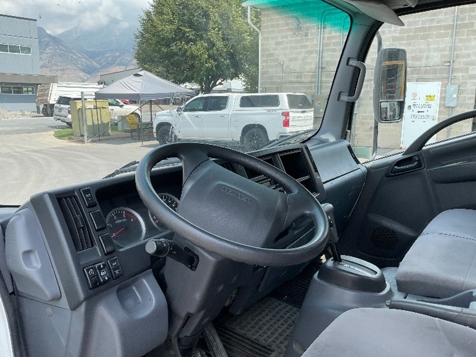 Flatbed Truck-Light and Medium Duty Trucks-Isuzu-2019-NRR-West Valley City-UT-117,331\n\t\tmiles-$ 43,500 - Image 14
