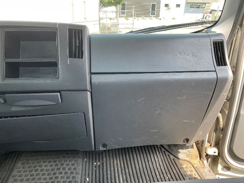 Flatbed Truck-Light and Medium Duty Trucks-Isuzu-2019-NRR-West Valley City-UT-117,331\n\t\tmiles-$ 43,500 - Image 18