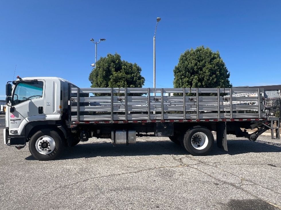 Flatbed Truck-Light and Medium Duty Trucks-Isuzu-2020-FTR-Torrance-CA-147,729\n\t\tmiles-$ 53,000 - Image 4