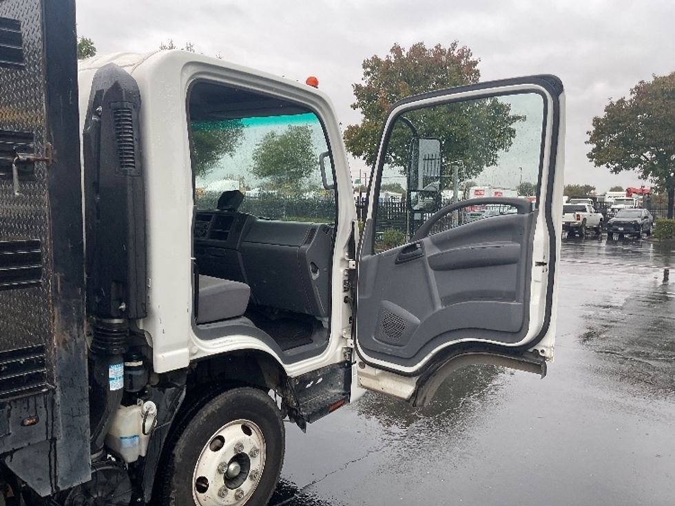 Flatbed Truck-Light and Medium Duty Trucks-Isuzu-2020-NPR-Ceres-CA-118,357\n\t\tmiles-$ 43,000 - Image 18