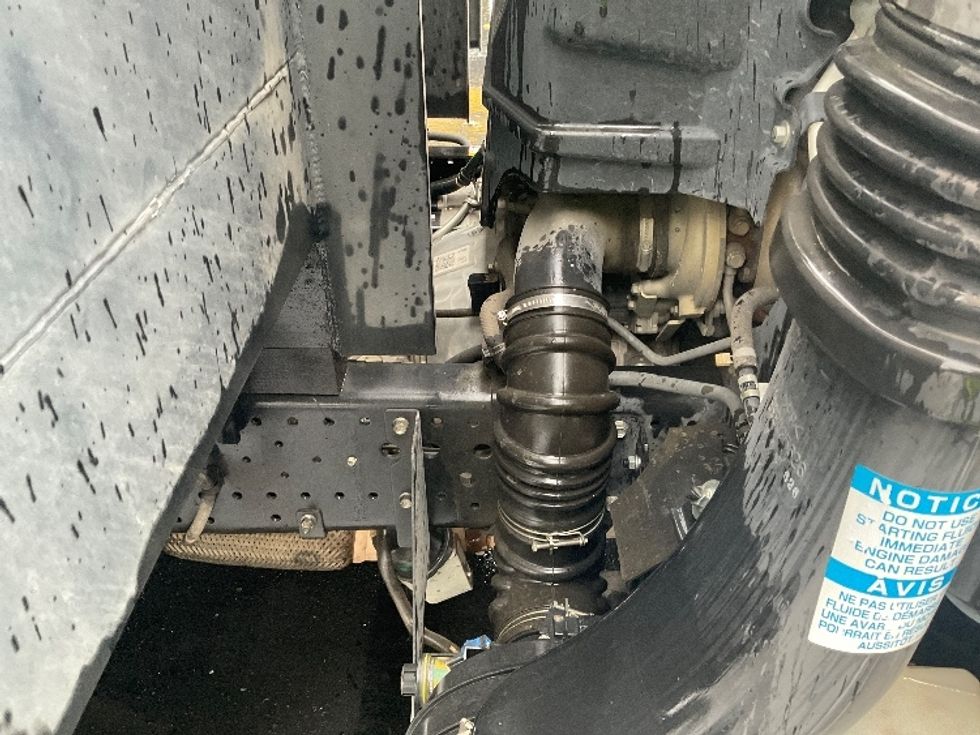 Flatbed Truck-Light and Medium Duty Trucks-Isuzu-2020-NPR-Ceres-CA-118,357\n\t\tmiles-$ 43,000 - Image 21